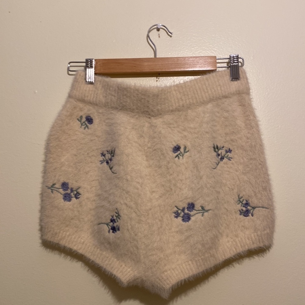 COTTON ON BODT EMBROIDERED SHORTS. Size M . EUC - Picture 2 of 9
